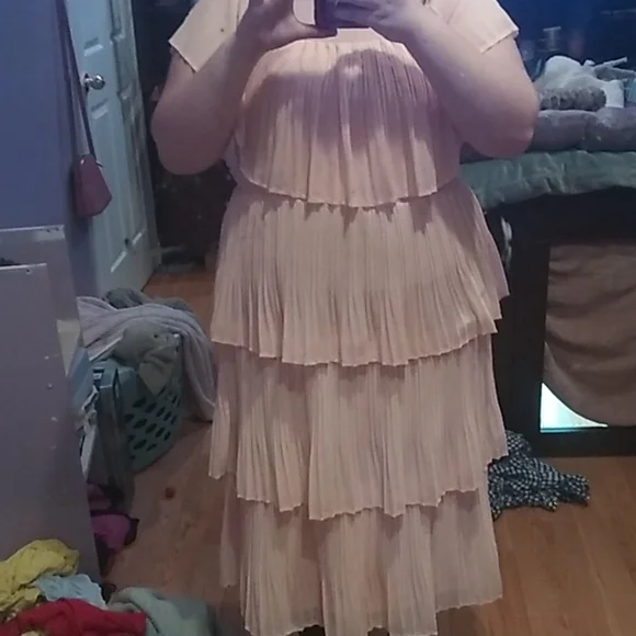 Dress 👗 - Picture 3 of 4